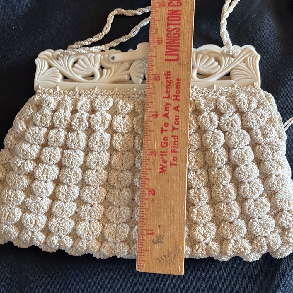 Vintage Cream Crochet Purse w/Plastic Carved Floral Clasp Frame - Picture 8 of 8